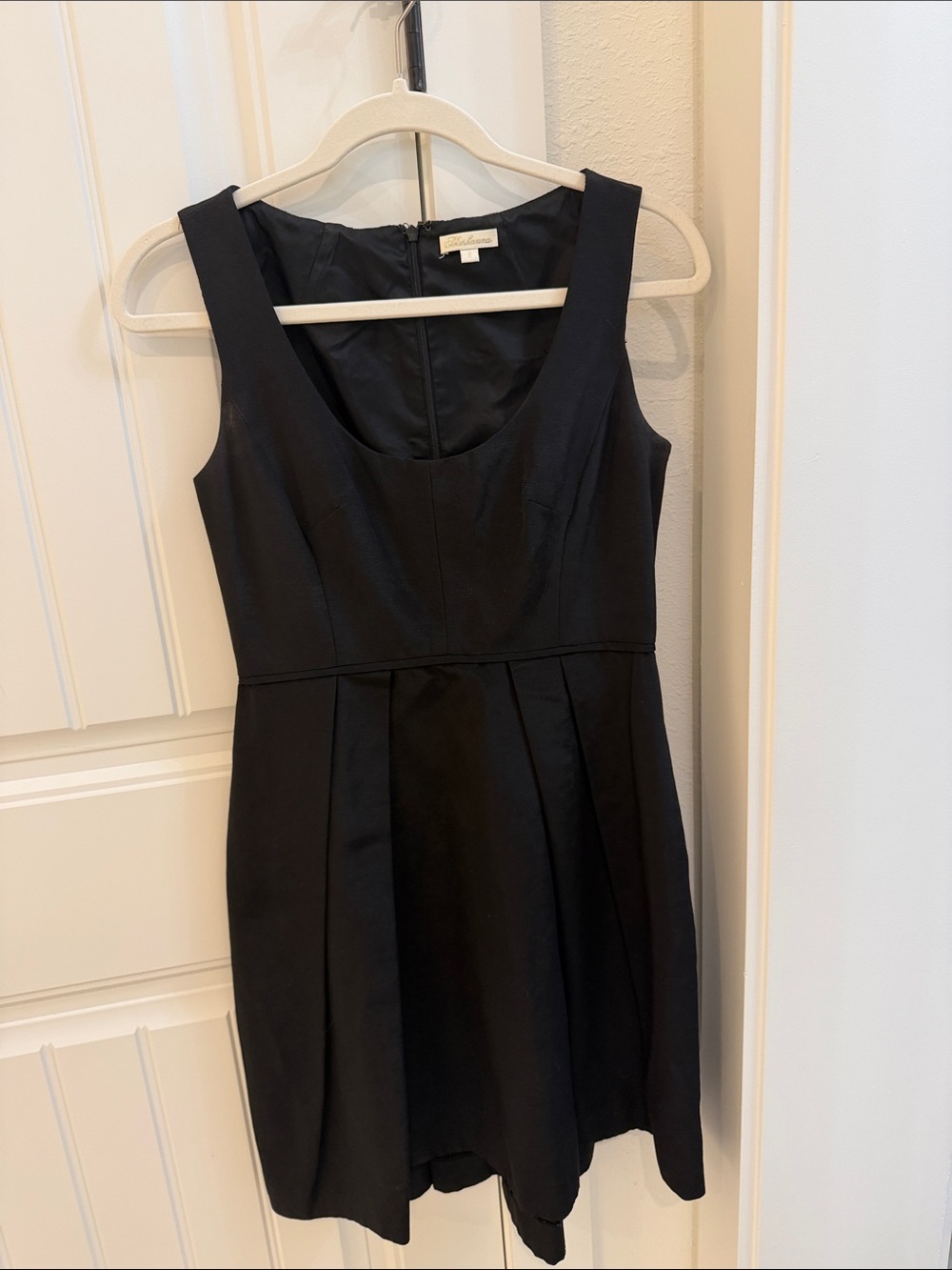 Shoshanna Black Sleeveless Scoop Neck Pleated Mini Dress